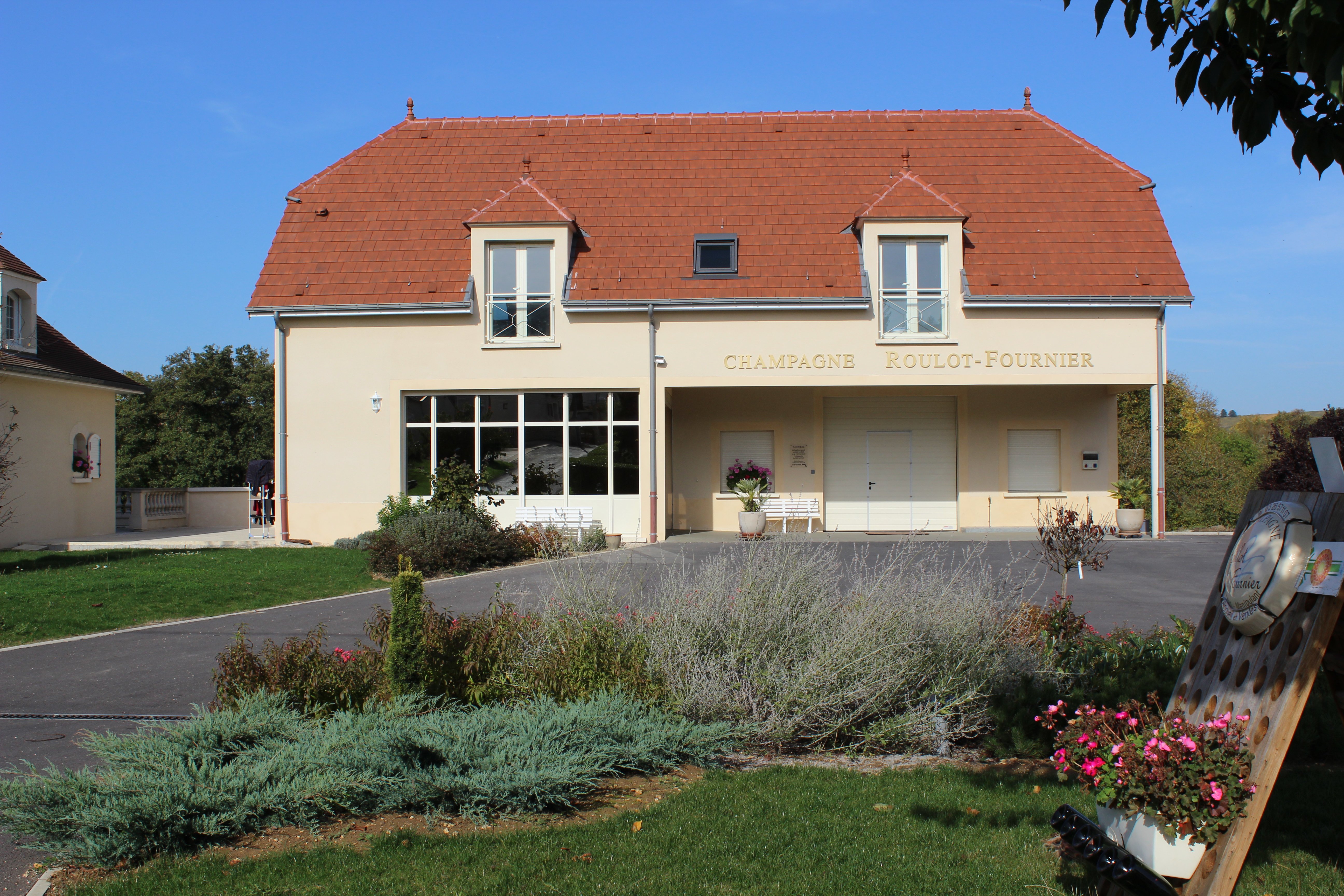 Aire de Stationnement / Champagne Roulot-Fournier