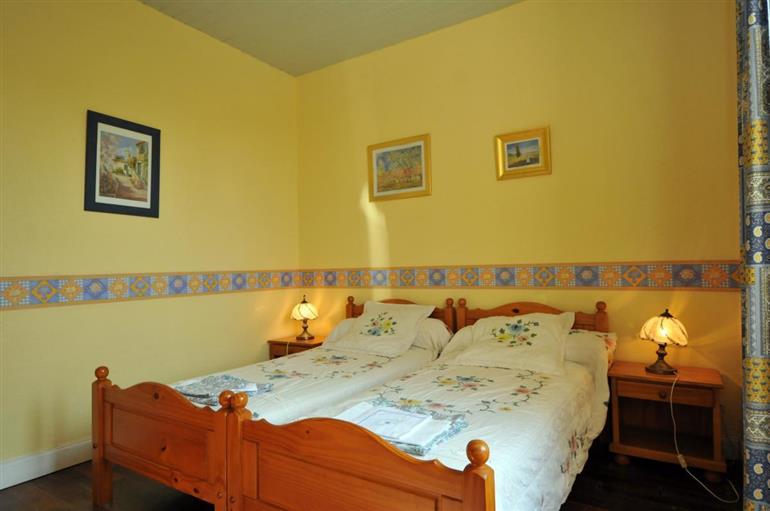 gite-rural-les-charmilles-chambre-2