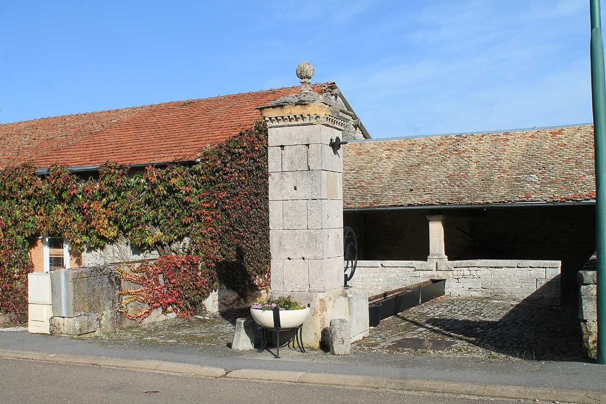 Fontaine, abreuvoir et lavoir