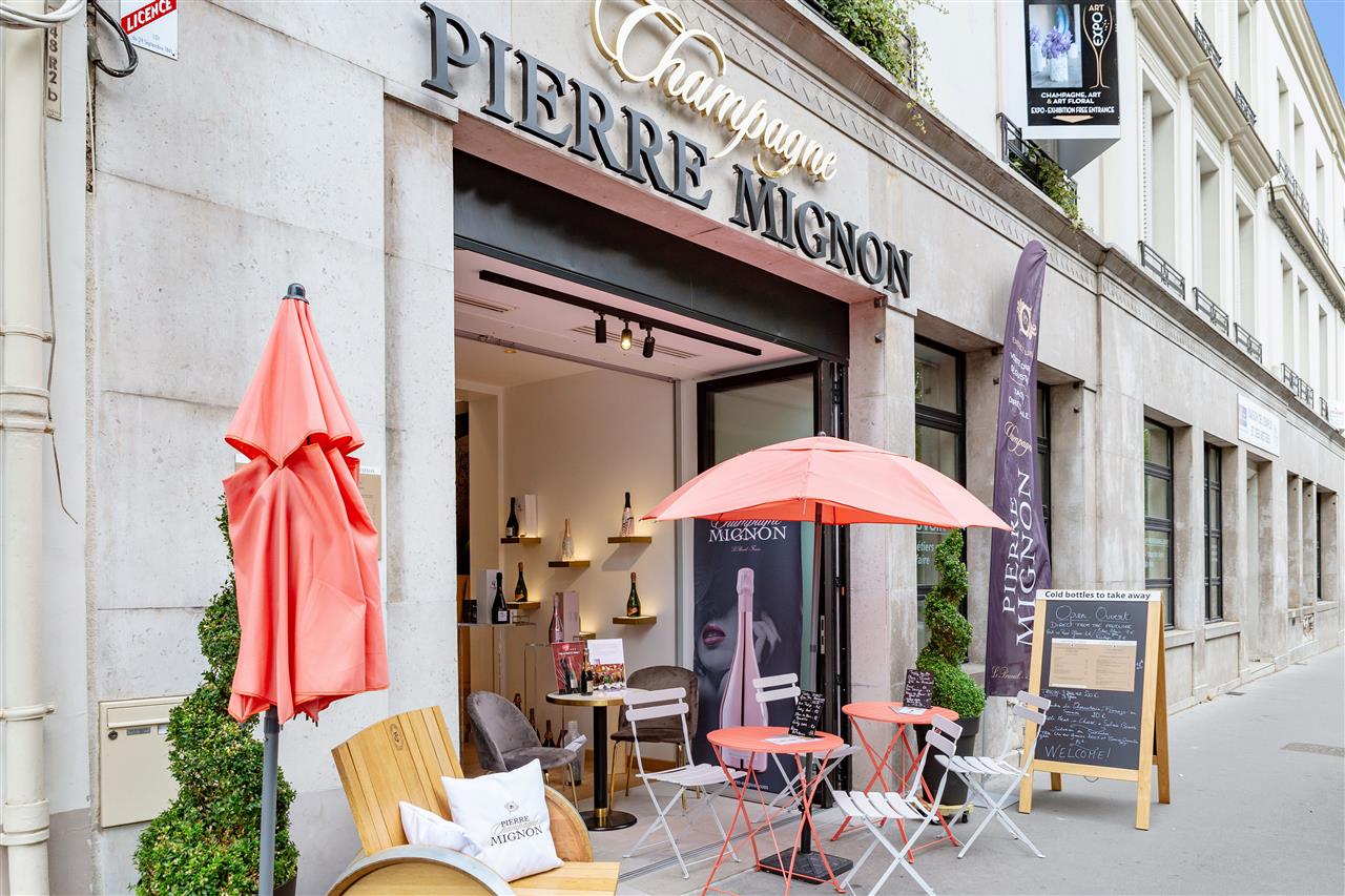 pierre-mignon-tasting-room-summertime-