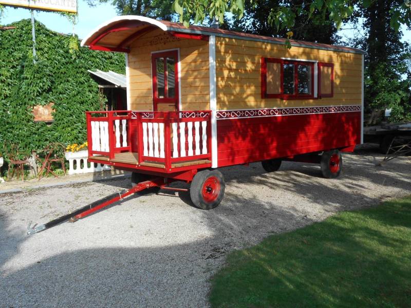 ROULOTTE DU CAMPING  LA CROIX D'ARLES