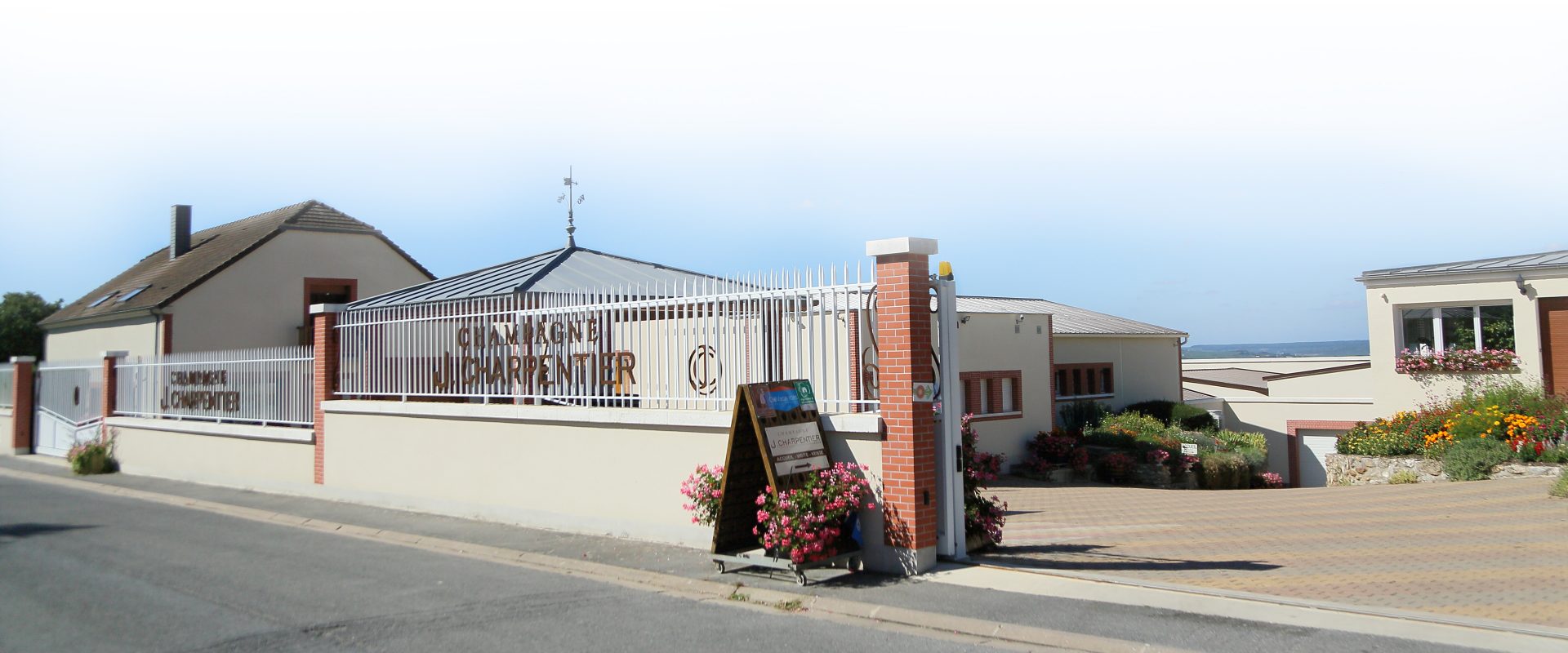 Aire de stationnement / Champagne J Charpentier