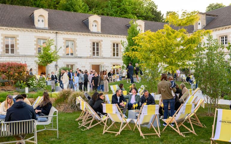 yellow-garden-party-champagne-joseph-perrier-2